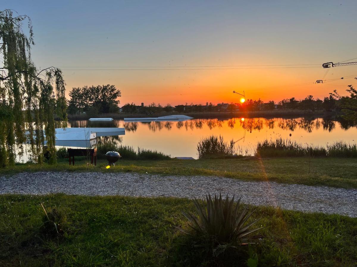 Starwake Rooms On The Lake Porto Fuori Экстерьер фото